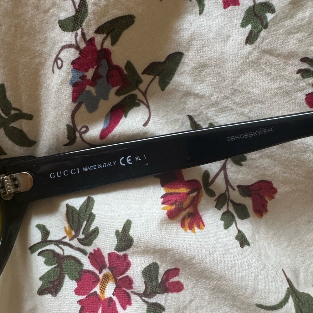 Gucci Cat Eye Sunglasses - Picture 6 of 7